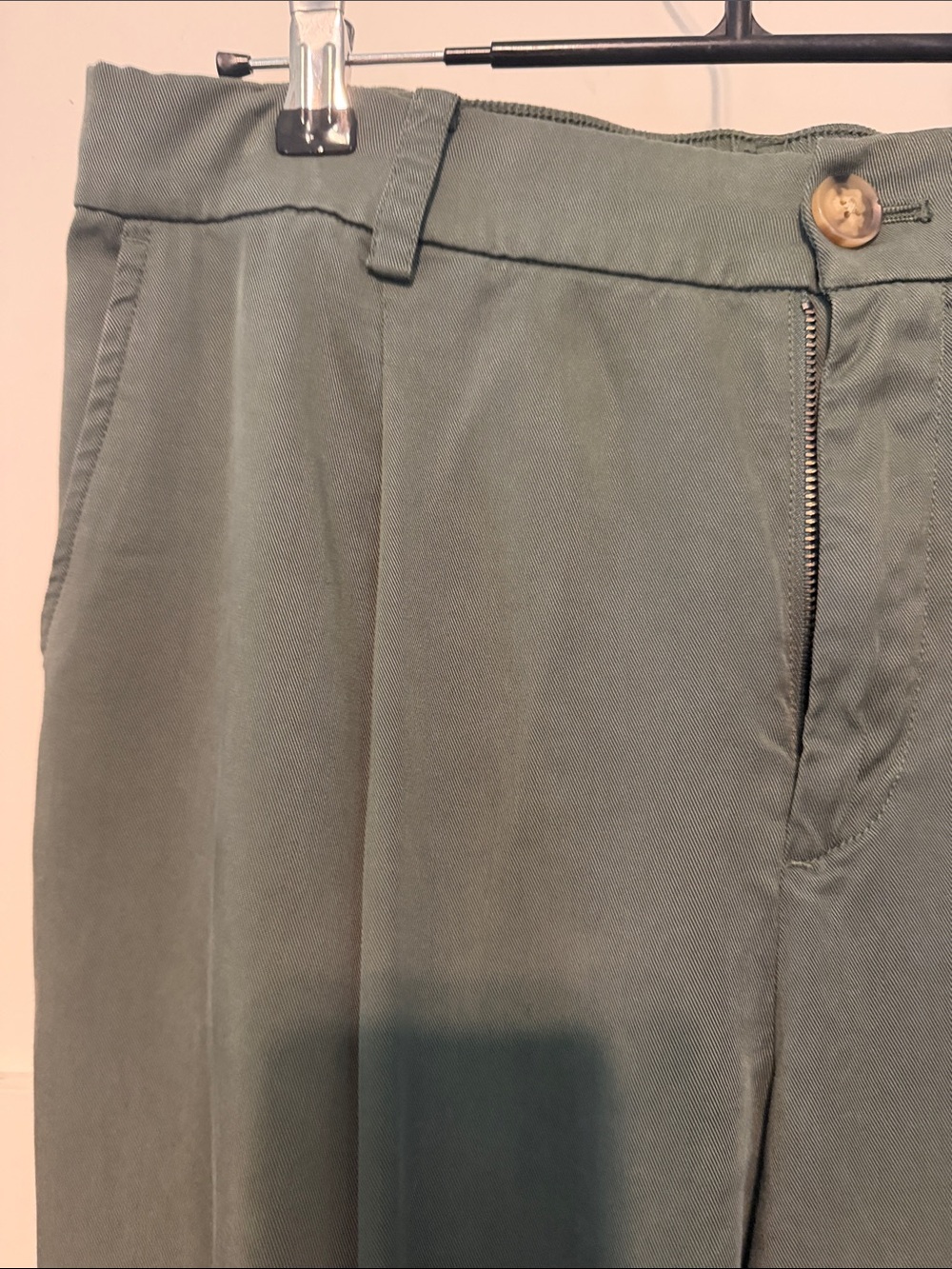 Loft Pleated Front Relaxed Pleat Olive Chino Lightweight Pants size 10 - Picture 6 of 7